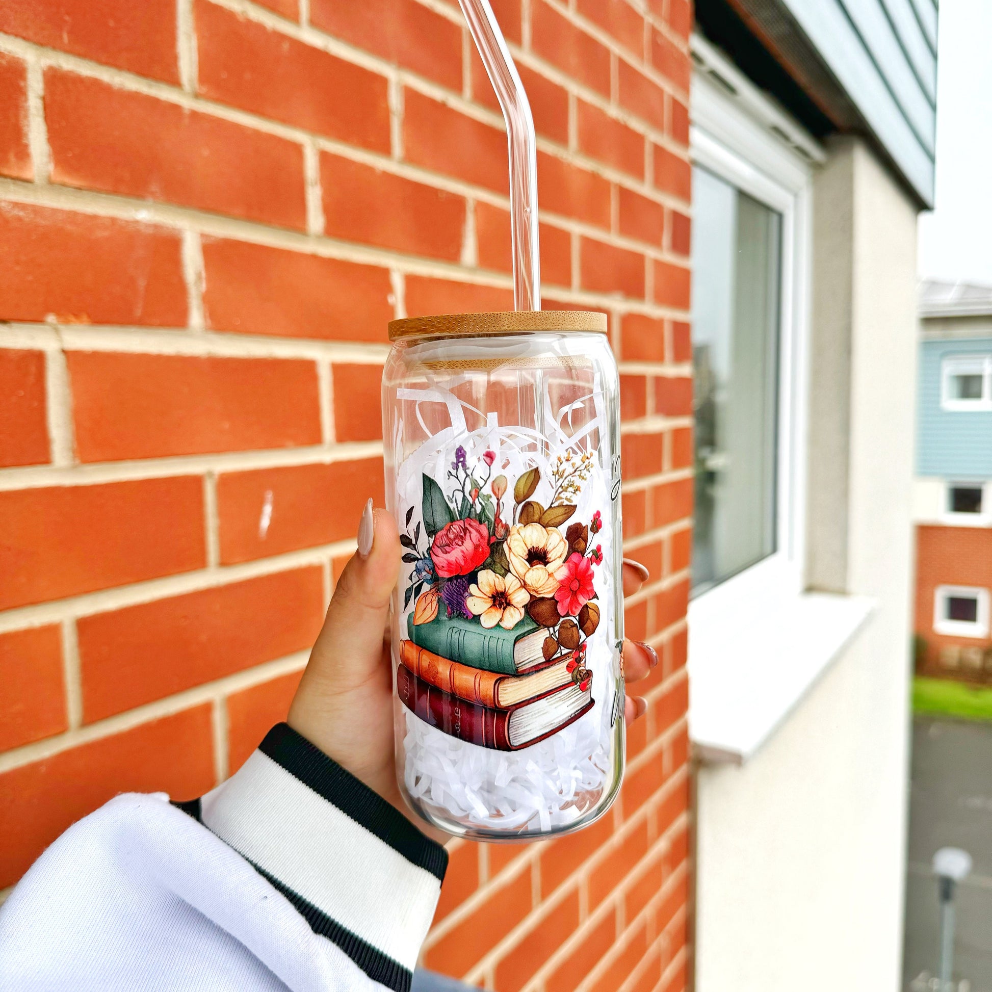 book lovers coffee glas with bamboo lid and straw