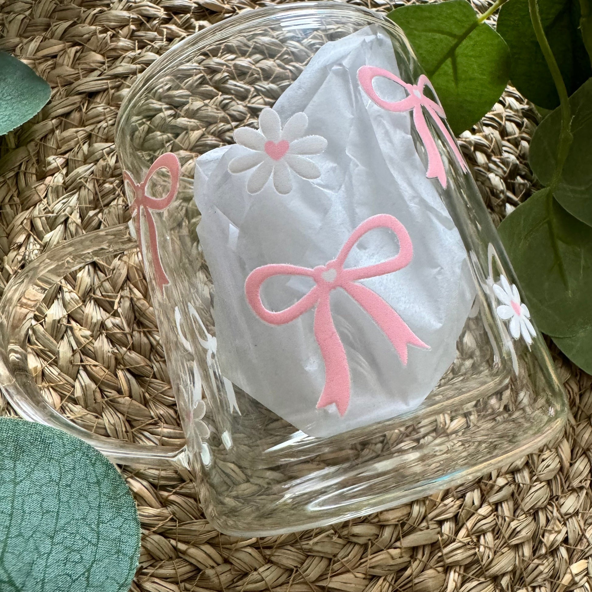 Couquette bow and daisy iced coffee can, Couquette Bow double walled cup, pink bow girly iced coffee can, bridesmaid party cups, bow cans