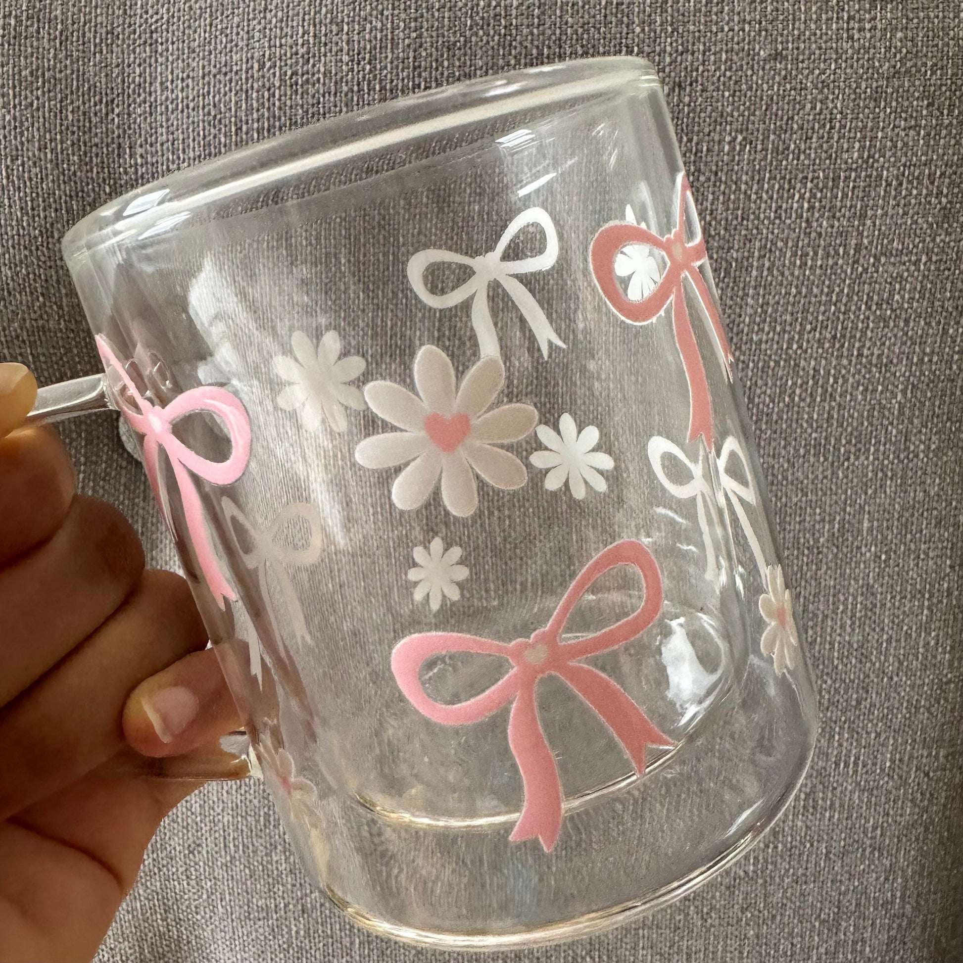 Couquette bow and daisy iced coffee can, Couquette Bow double walled cup, pink bow girly iced coffee can, bridesmaid party cups, bow cans