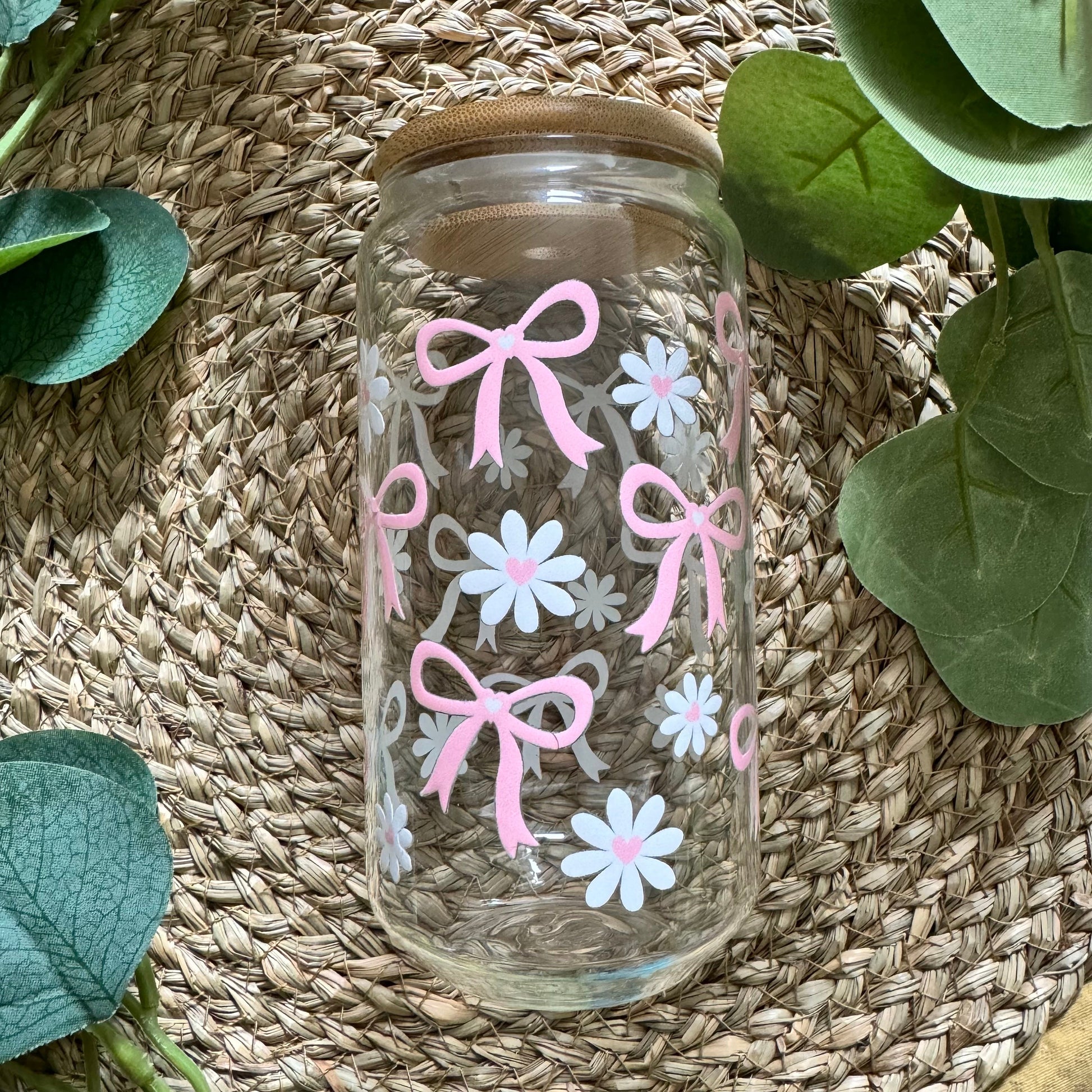 Couquette bow and daisy iced coffee can, Couquette Bow double walled cup, pink bow girly iced coffee can, bridesmaid party cups, bow cans