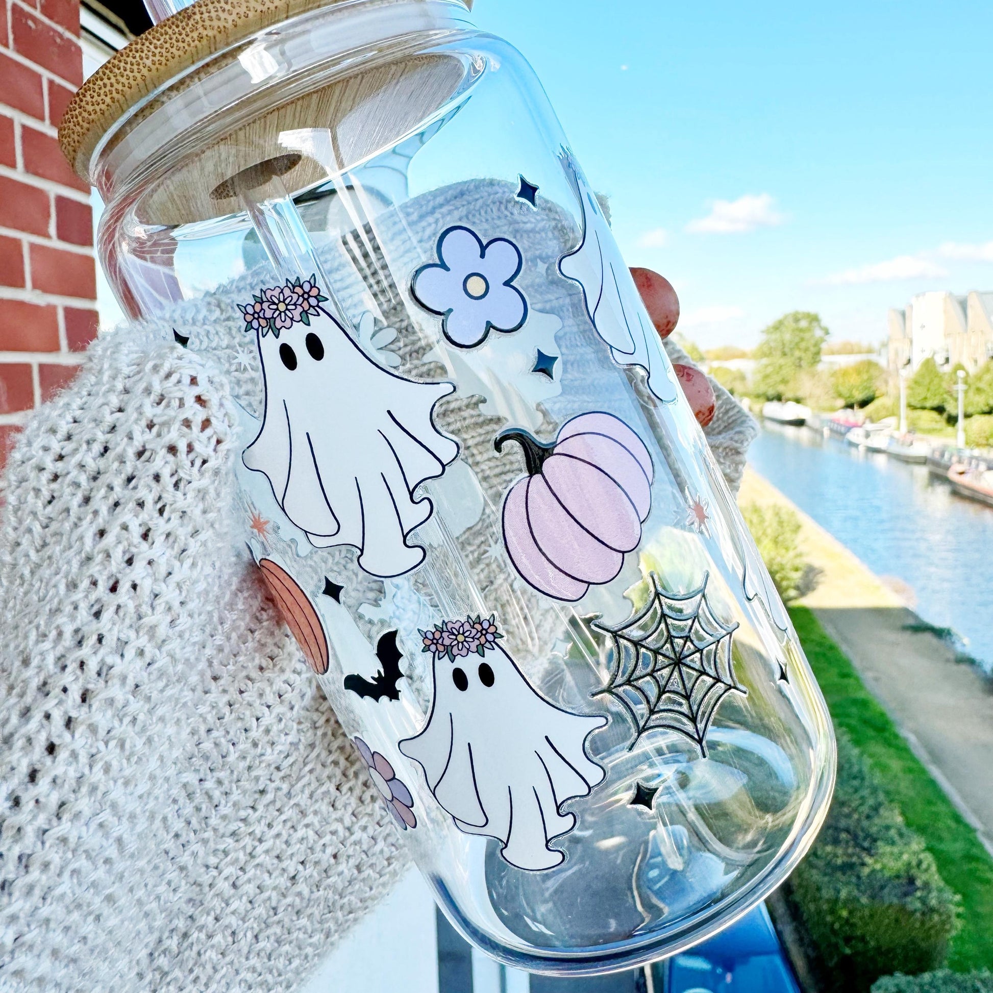 Spooky Boo and Daisy Book Lover Iced Coffee Can Glass, 16oz Beer Can Glass with Bamboo Lid and Glass Straw , Ghost Bookish Cup
