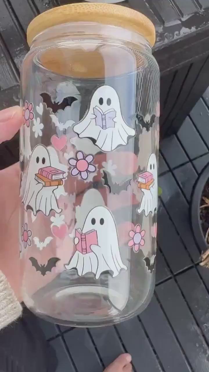 Spooky Boo and Daisy Book Lover Iced Coffee Can Glass, 16oz Beer Can Glass with Bamboo Lid and Glass Straw , Ghost Bookish Cup