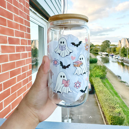 Spooky Boo and Daisy Book Lover Iced Coffee Can Glass, 16oz Beer Can Glass with Bamboo Lid and Glass Straw , Ghost Bookish Cup