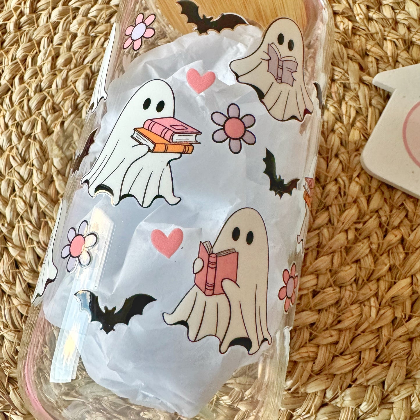 Spooky Boo and Daisy Book Lover Iced Coffee Can Glass, 16oz Beer Can Glass with Bamboo Lid and Glass Straw , Ghost Bookish Cup