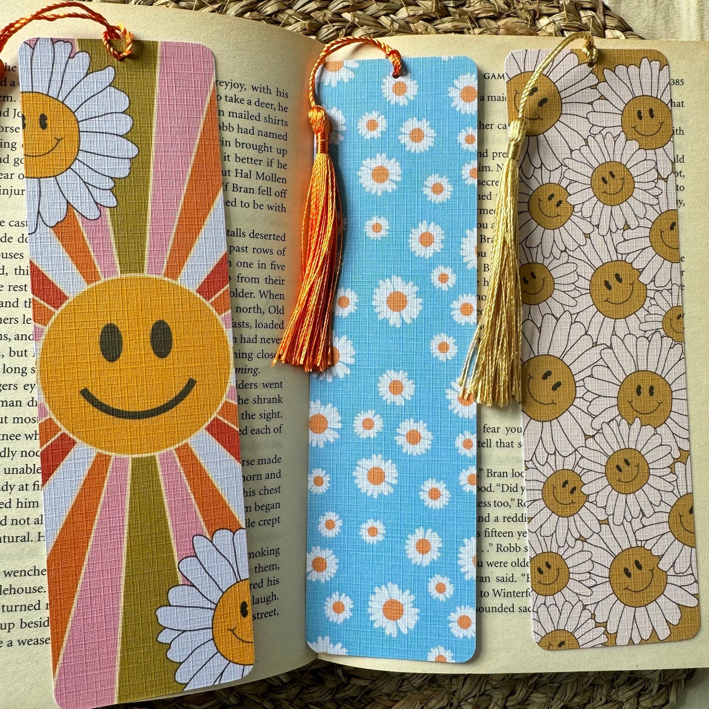 Aesthetic Girly Bookish Sunflower bookmark, Sunflower bookmark for Book Lovers , Linen Bookmark,Sunshine Bookmark, Reader's gifts