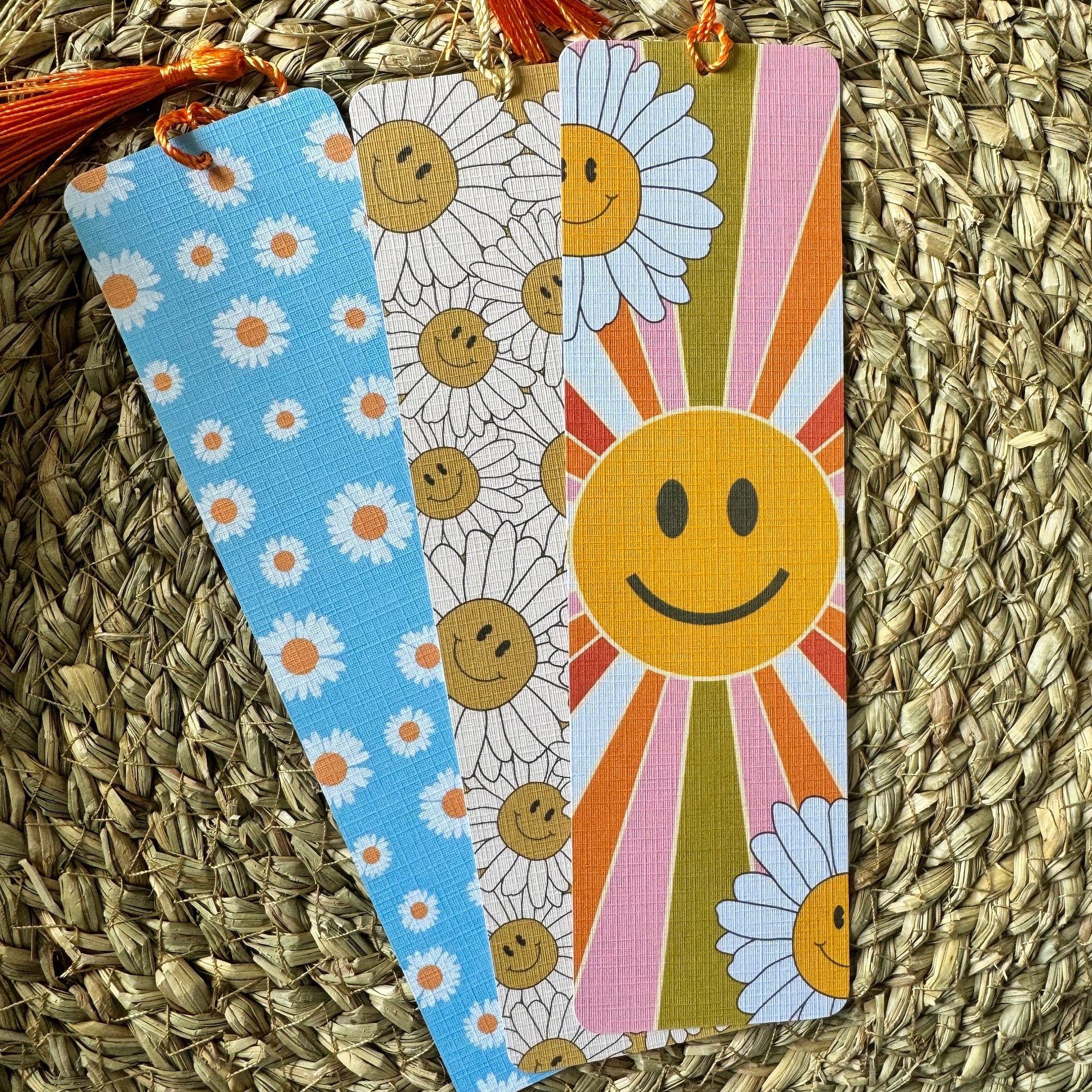 Aesthetic Girly Bookish Sunflower bookmark, Sunflower bookmark for Book Lovers , Linen Bookmark,Sunshine Bookmark, Reader's gifts